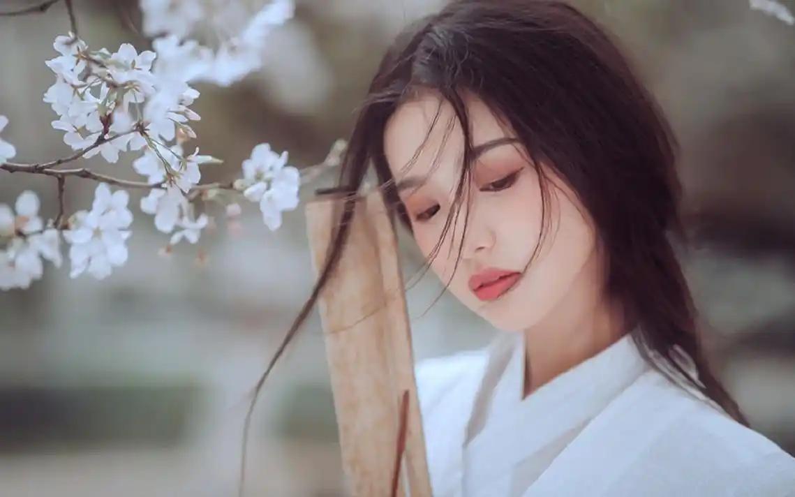 白衣古装美女古风写真图片-美女壁纸-高清美女图片-娟娟壁纸