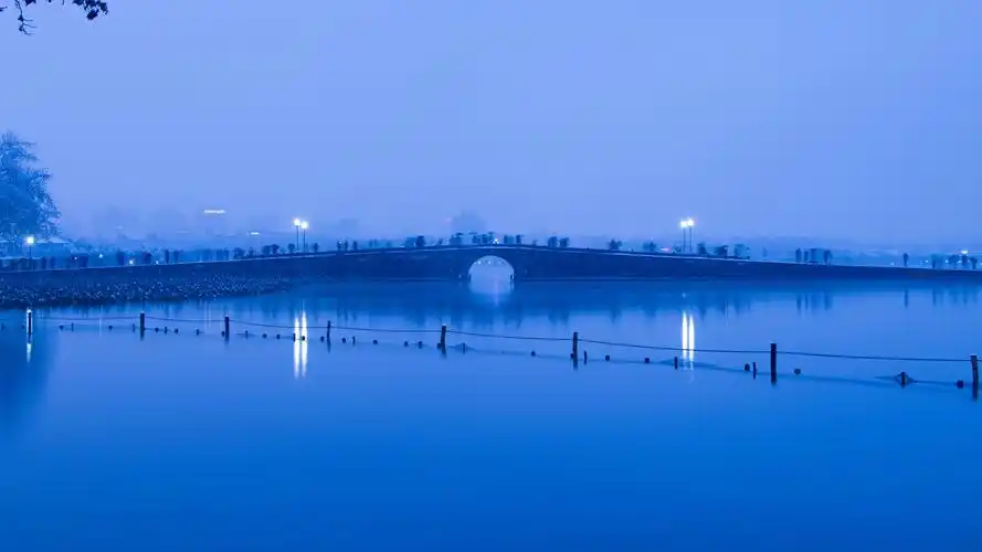 电脑壁纸 风景 杭州西湖的浪漫雪景