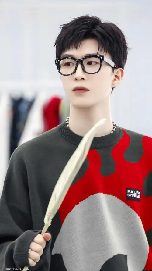 范丞丞潮流合伙人#|"男朋友今天也戴了黑框眼镜03"