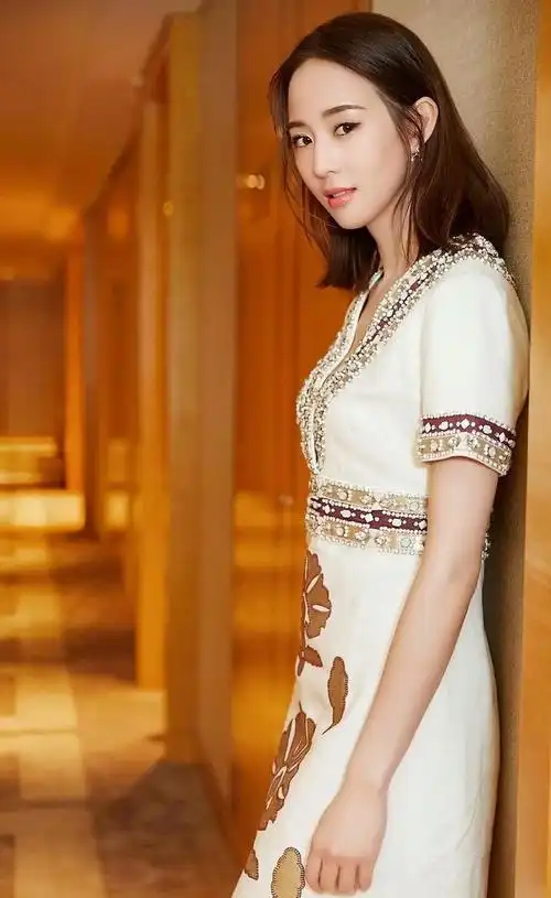 张钧甯高清俏丽写真,优雅迷人!__财经头条