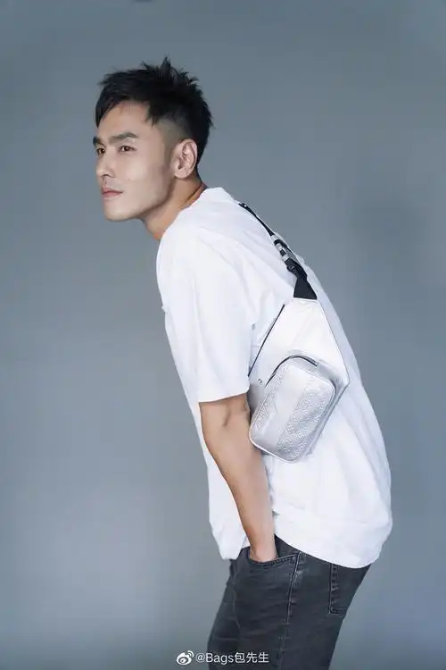 【阮经天】包包和人好配啊!