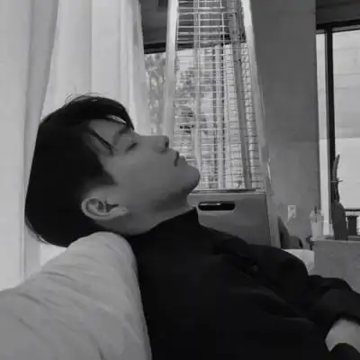 男生微信头像低调成熟大气 高清大气的男生低调成熟微信头像