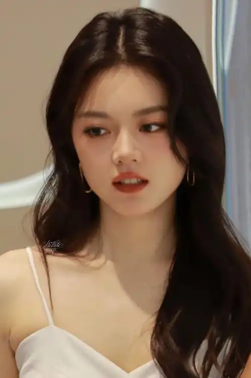 内娱最美00后赵今麦玉唇大赏,闭月羞花不足以形容她的美了