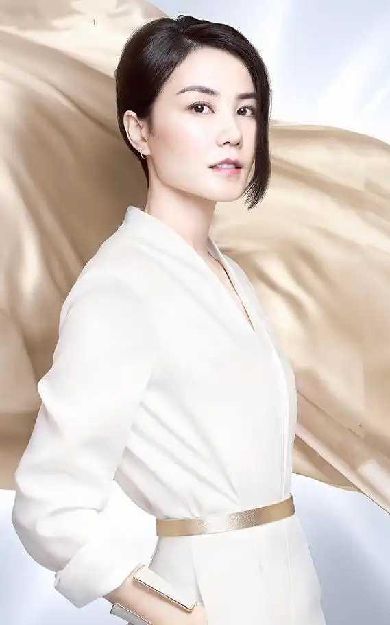 王菲12岁旧照曝光面庞稚嫩坐姿桀骜从小就有明星范儿