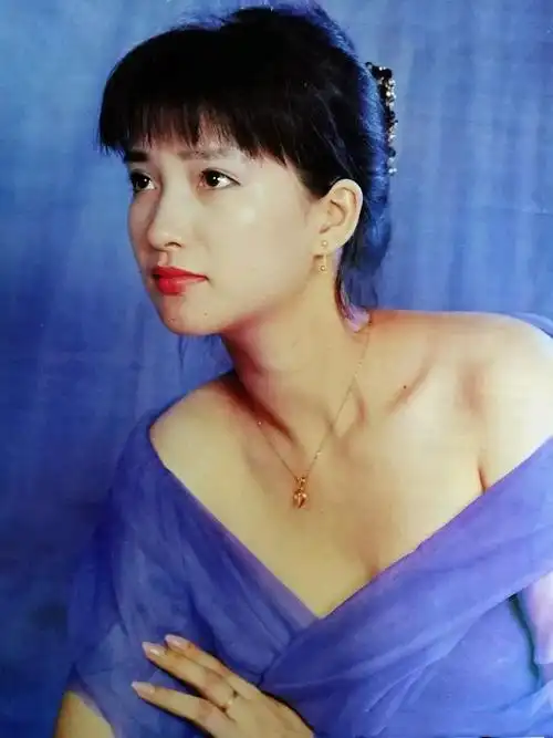 是不是只有我一个人以为大宅门香秀是何晴演的