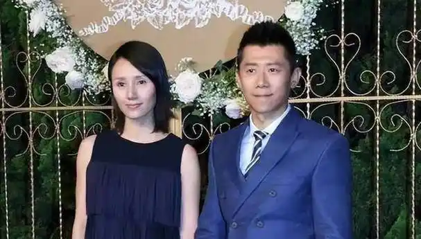 刘海掀起就变样的几位女星,唐嫣呆板,孙俪土气,王珞丹撞脸葛优_额头