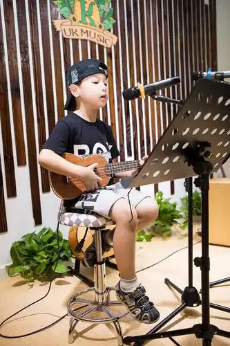 优客音乐儿童尤克里里表演班常年开设名师课程,优惠多多