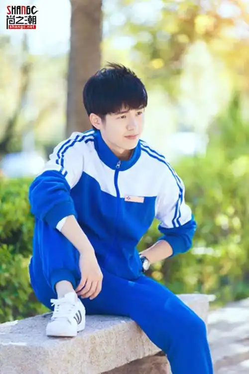 最好的我们刘昊然图片小鲜肉刘昊然玩校服诱惑帅爆了