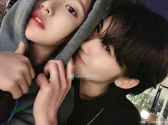 男方主动亲吻姜贞羽姜贞羽方公开否认恋情并删除了一些合照3