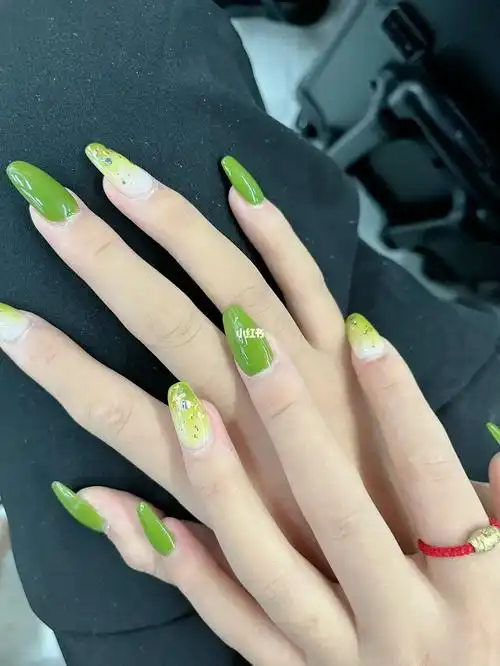 抹茶色美甲夏天的颜色