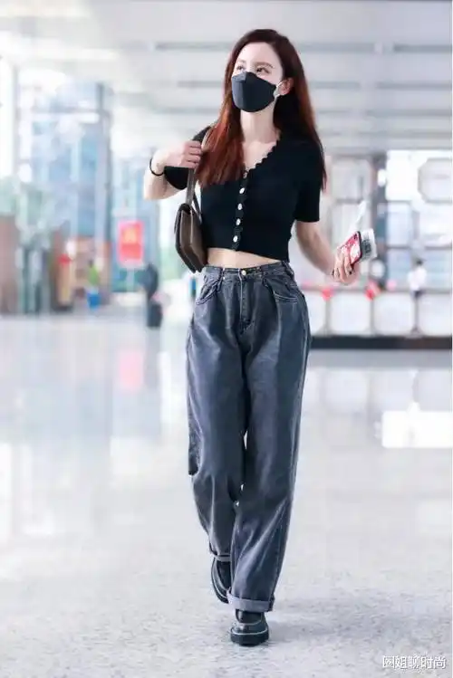 夏季怎么露才能性感又高级?女明星花式穿搭,教科书式教学来了