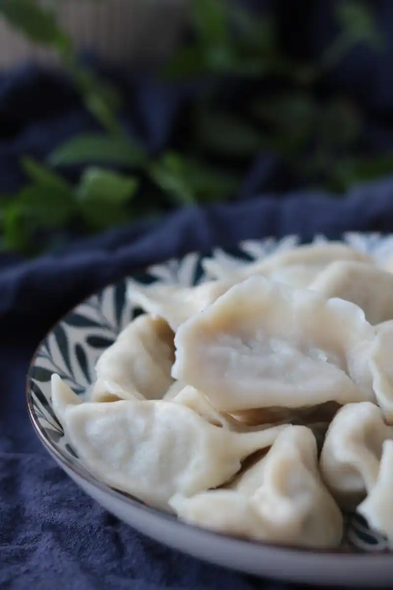 用时令新鲜的食材,做出各种馅料的水饺,想吃什么样的就吃什么样的.