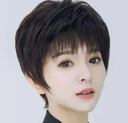 40一50短发发型中有一个要素就要显得年轻一点,因此我们可以通过刘海