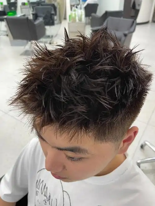 黑发也很好看的5.0版本男士钢夹烫,说说我对男士烫发的的理解吧.