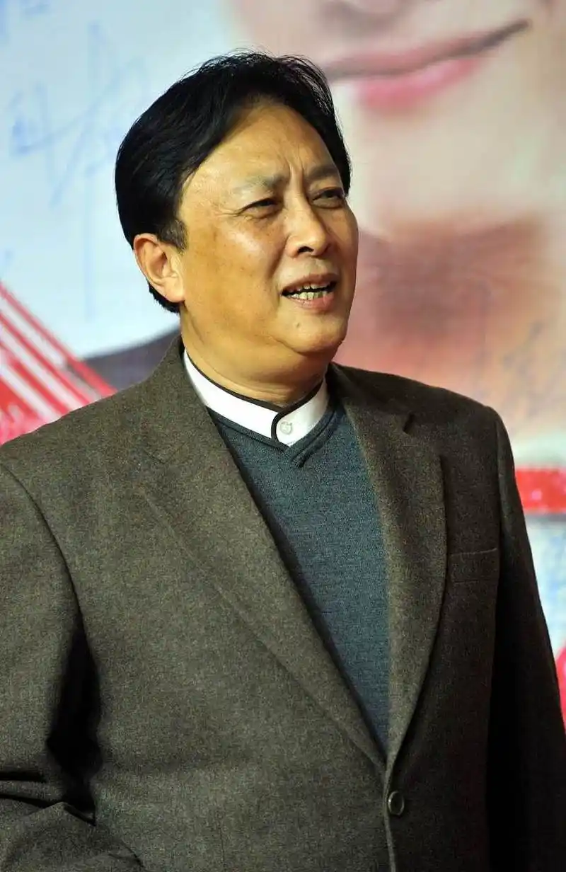 唐国强是著名演员,他在高中时就喜欢书法,尤其是毛体书法.