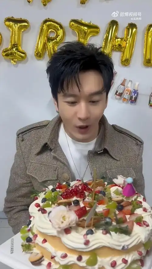 懒理前妻baby禁言风波黄晓明迎46岁生日空降超话和粉丝们热聊一眨眼