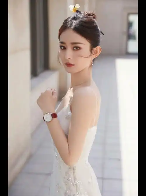 赵丽颖现身天津 #赵丽颖 白色刺绣吊带裙造型 啊啊啊啊啊啊啊啊!