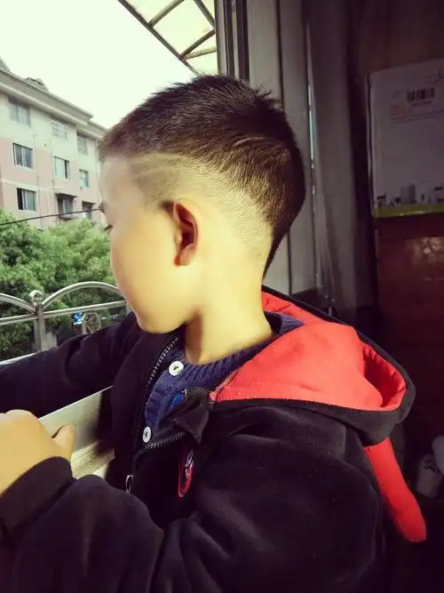 感情 我只想说句 阿宝谢谢你  你让我变成理发师,给你理发做各种发型