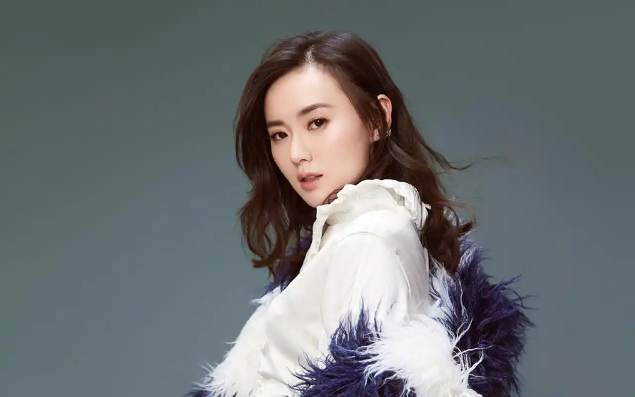 江铠同率性优雅冬日时尚写真图片桌面壁纸