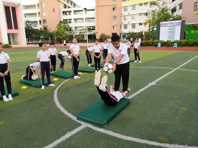 提高课堂教学水平 丰富体育教学内容——2019年海口市小学体育课堂