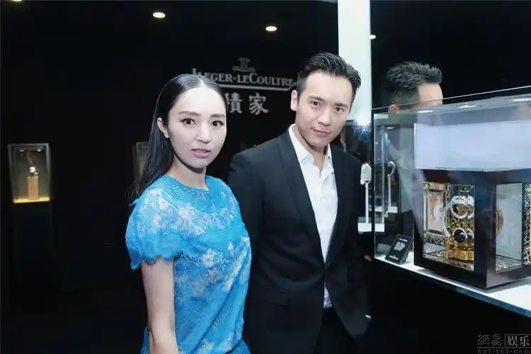 高云翔董璇亮相上影节