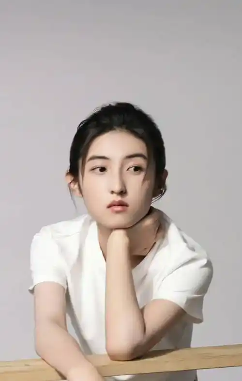 张子枫焉栩嘉复合?马伊琍唐嫣开撕?_俩人