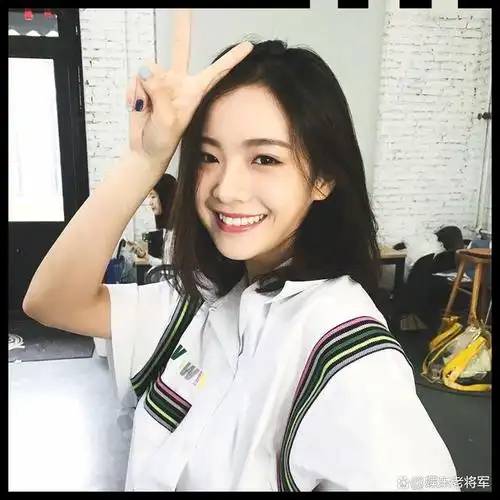 同为京圈公主关晓彤跻身一线为何李庚希被喷资源咖