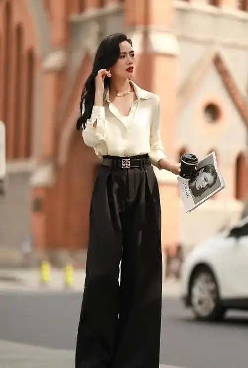 然而,在穿搭阔腿裤时,我们必须要考虑上衣的选择,因为上衣的搭配可以