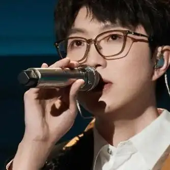 和毛不易点亮微博之夜