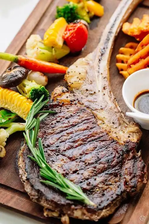 4折秒厚切爆汁的雷神战斧外酥里嫩的香肠拼盘精致西餐超酷超硬核