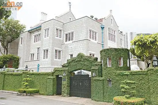 郭晶晶高调进霍家过夜 11月11日嫁霍启刚