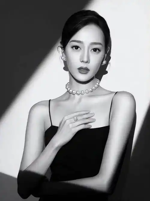 戴珍珠的迪丽热巴有多美,进来看看就知道了_项链_造型_白珍珠