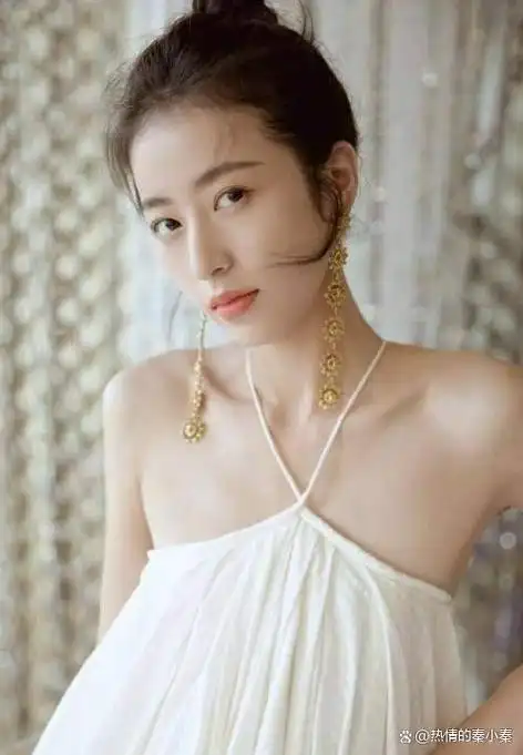 29岁周雨彤,饱满性感女人味十足!