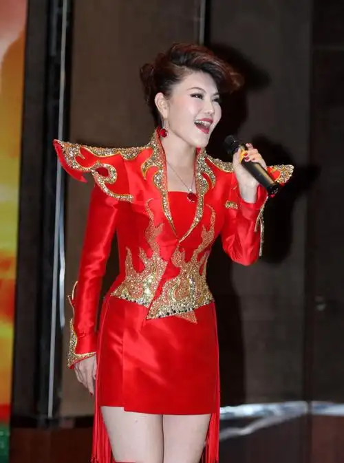 乌兰图雅花开四季站在草原望北京演唱会新闻发会