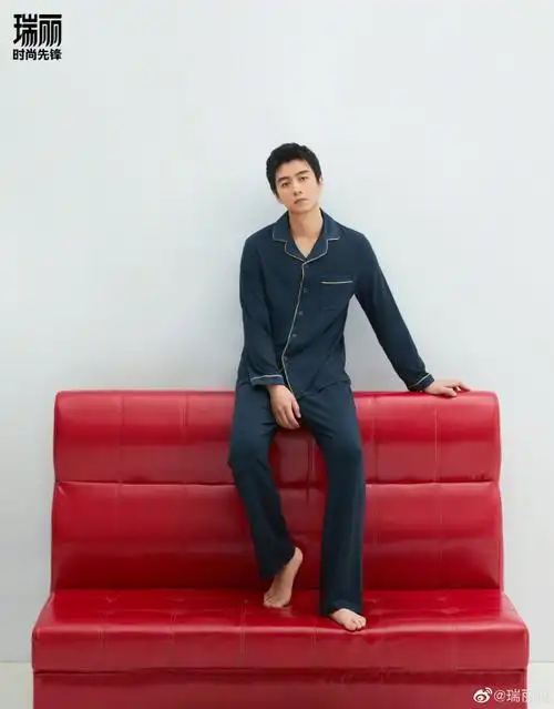 瑞丽时尚先锋十二月刊封面##陈晓复古光影大片