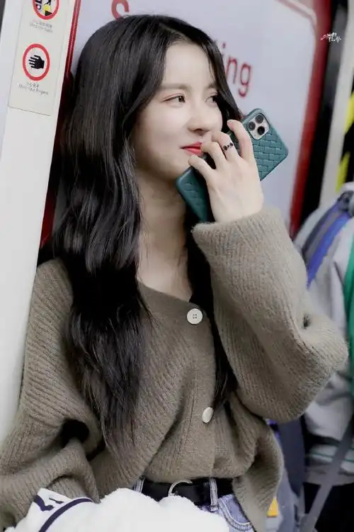 首尔7615北京露珠沾湿你翅膀 停在微笑上@硬糖少女303-刘些宁