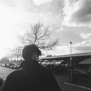 稳重暗色调成熟冷酷男生头像图片 好看有深度的成熟微信男头_男生头像