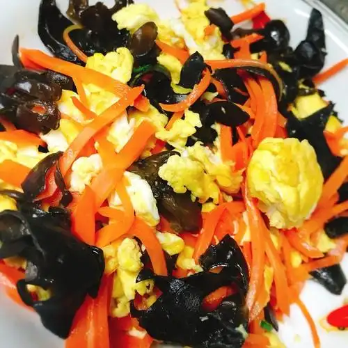 sandwiched做的胡萝卜木耳炒蛋