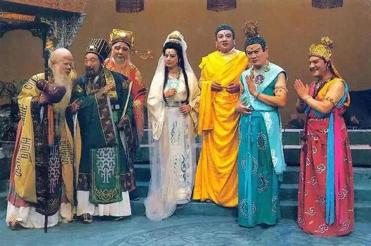 毫无疑问,就是指天上的神仙,也称大罗金仙,他们愿意供天庭驱驰,可以授