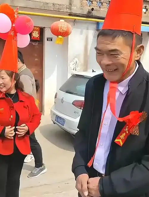 婚礼幸福瞬间,农村婚礼现场,喜公公喜婆婆被整的不轻