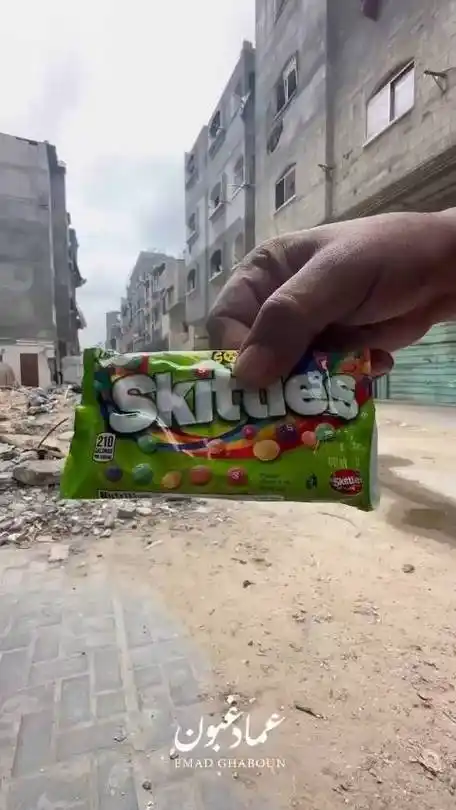 美国飞机为加沙北部的儿童空投过期糖果