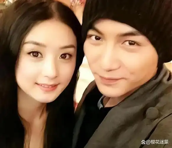 在剧集的拍摄期间,陈晓和赵丽颖的关系逐渐超越了职业合作,他们在片场