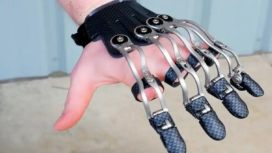 没有手指装上义肢之后,能比自己的手更灵活吗?