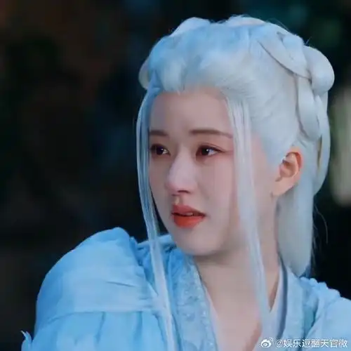 思白发阿音这一段哭戏也是让人无比动容,任谁看了都会觉得莫名伤感吧!