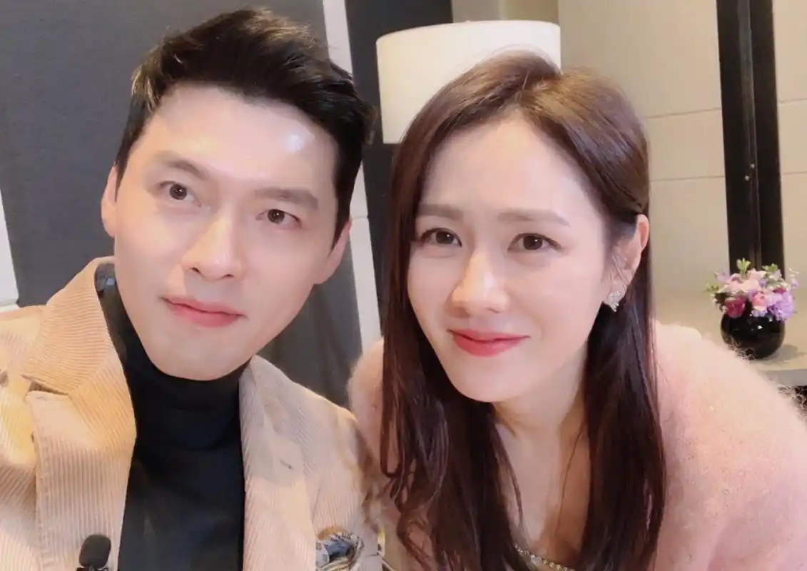 玄彬孙艺珍夫妇久违同框约会,颜值出众引关注.