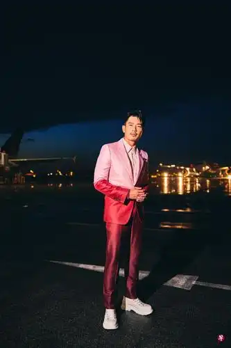 服装被嘲像美食 黄俊雄黄暄婷大方回应