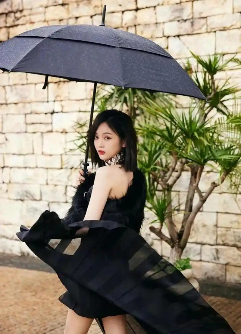 你怎么评价火箭少女吴宣仪的颜值和身材?