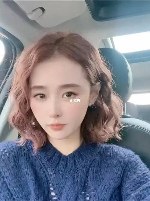 中短发芭比烫木马卷圆脸女孩轻松驾驭