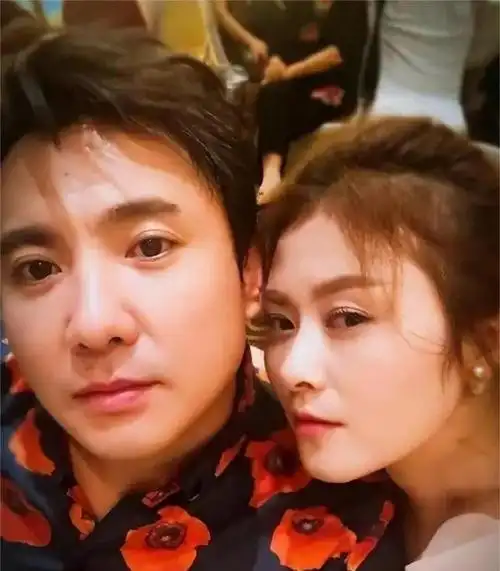 这让沈腾和马丽都感到不自在,尤其是沈腾的女朋友王琦,她对此感到十分