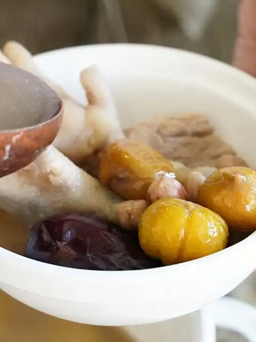 开胃下食美味板栗鸡脚汤75